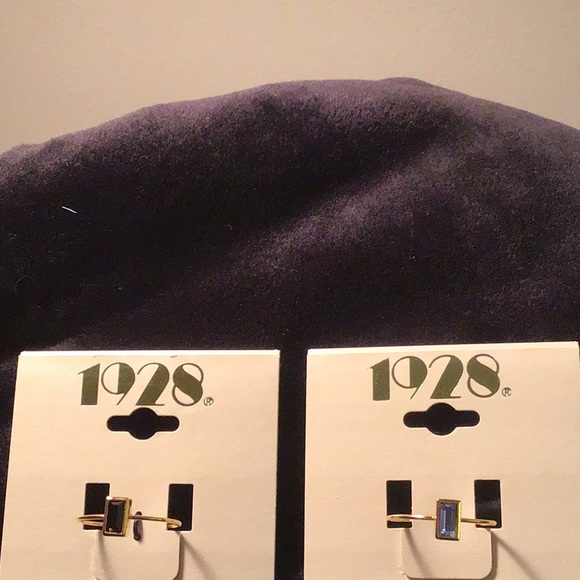 14k Gold dipped rectangular blue or black gem ring - Picture 6 of 7